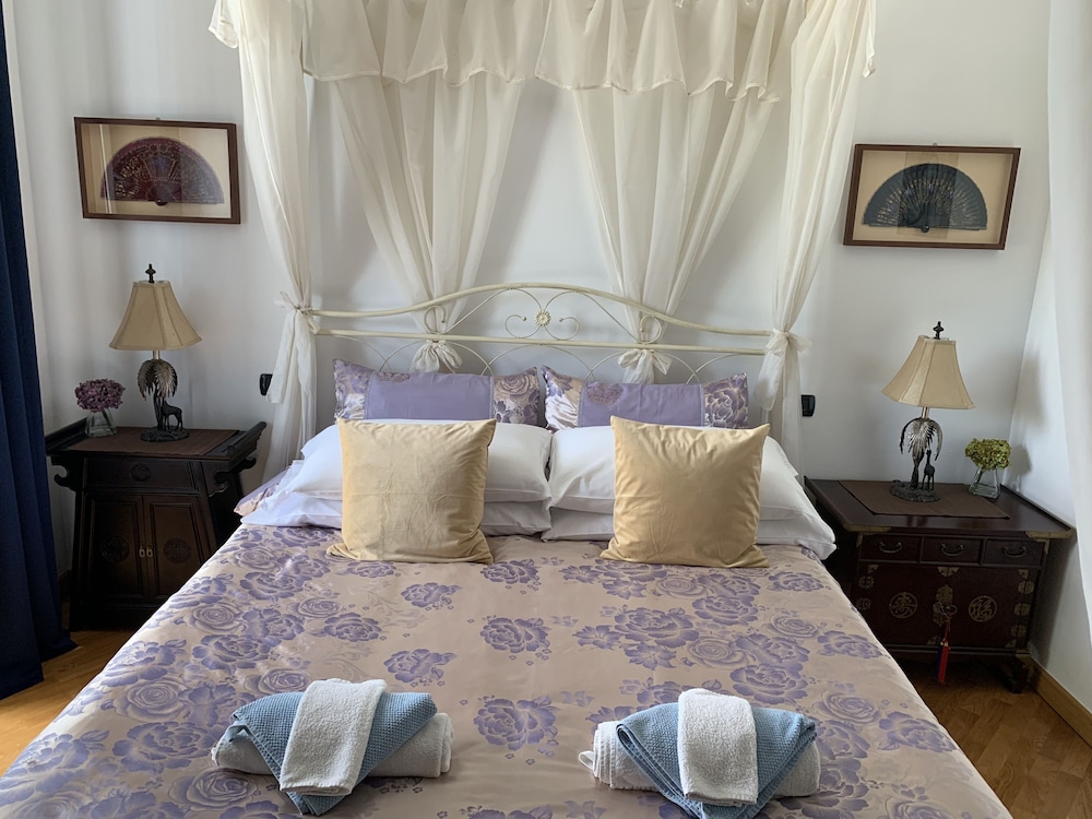 Romantic Double Room, 1 Queen Bed, Mountain View photo 2