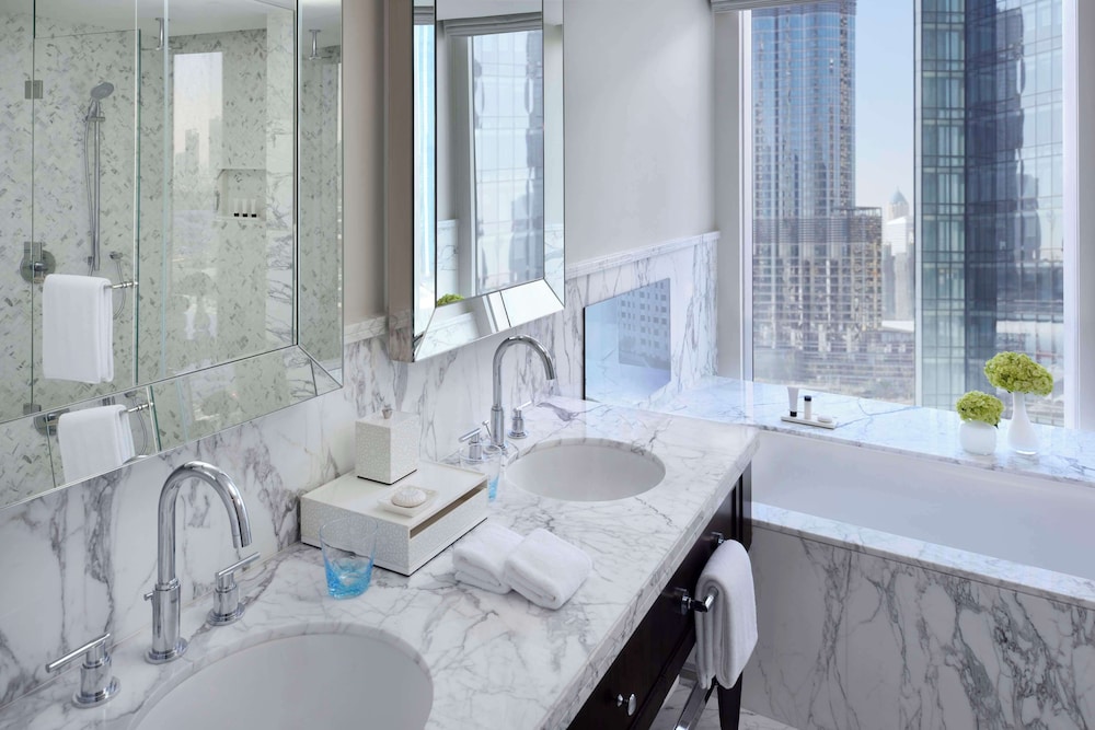 Grand Suite, 1 King Bed, City View (Grand Suite) photo 3