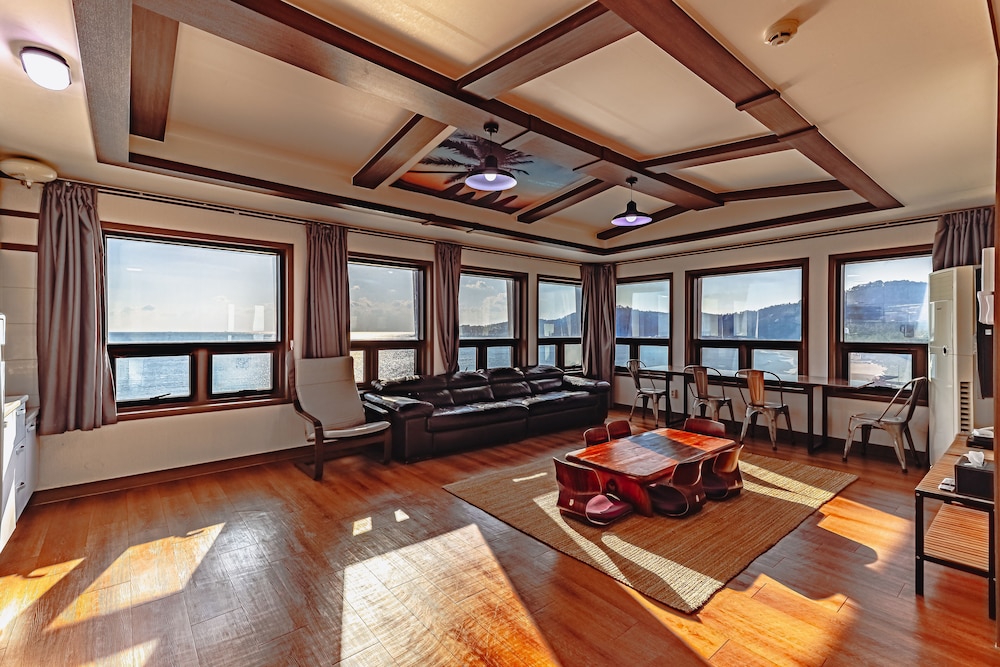 Deluxe Suite, 1 Bedroom, Ocean View photo 1