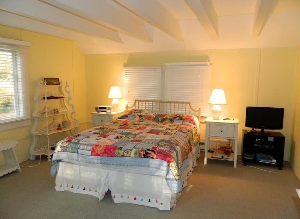 Cottage, Multiple Beds, Patio, Garden View photo 3