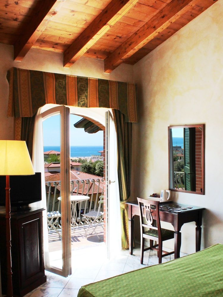 Double Room - Photo 11