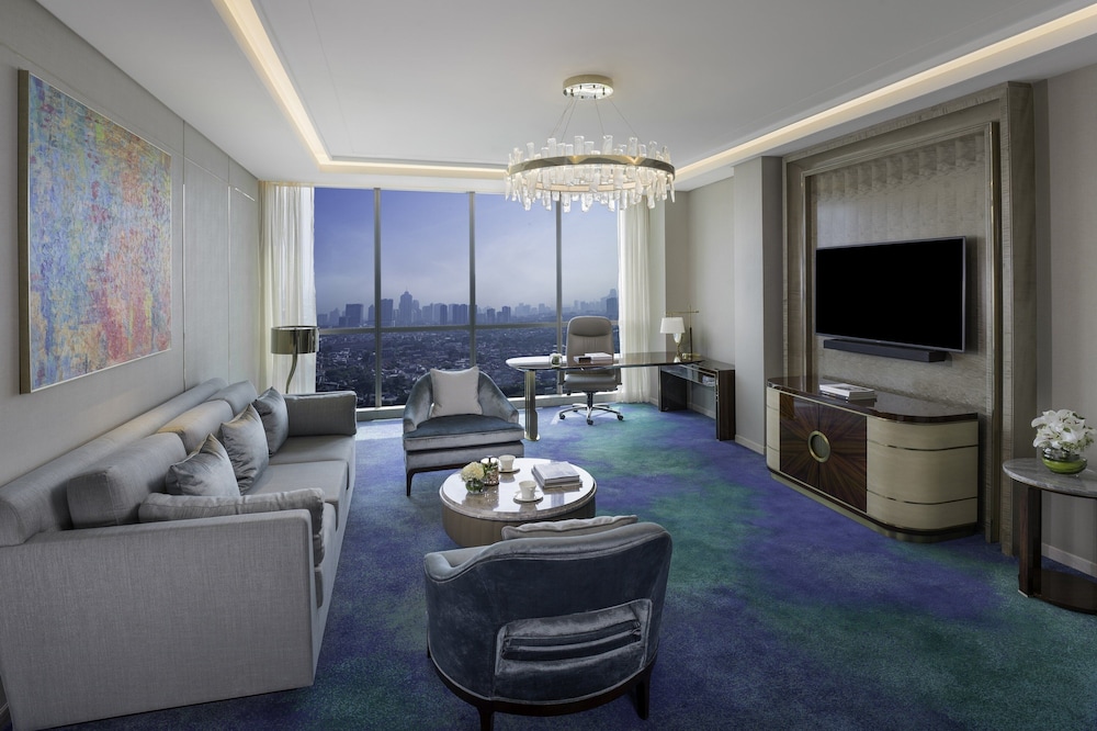 Suite, 1 King Bed, Club Lounge Access (High Floor)