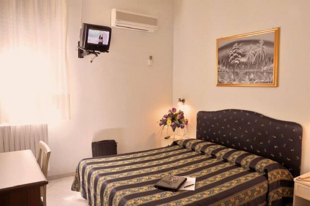 Standard Double Room Single Use, 1 Queen Bed photo 1
