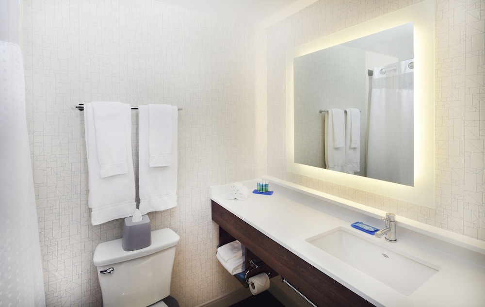 Standard Room, 1 King Bed, Accessible - Photo 10