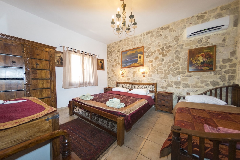 Room (8) photo 2