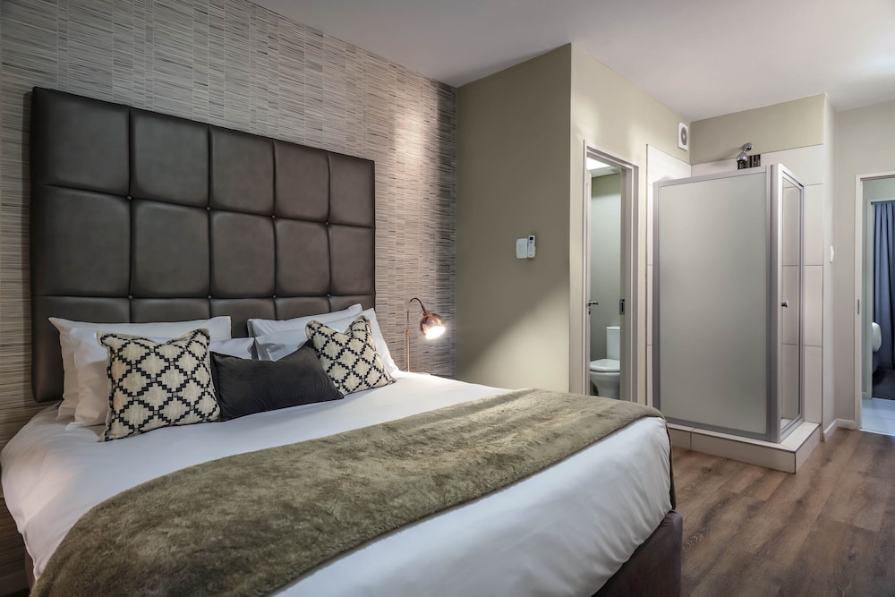 Basic Apartment, 2 Bedrooms, Courtyard View photo 1