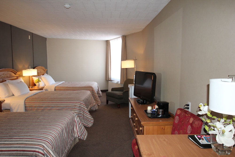 Standard Triple Room, City View photo 3