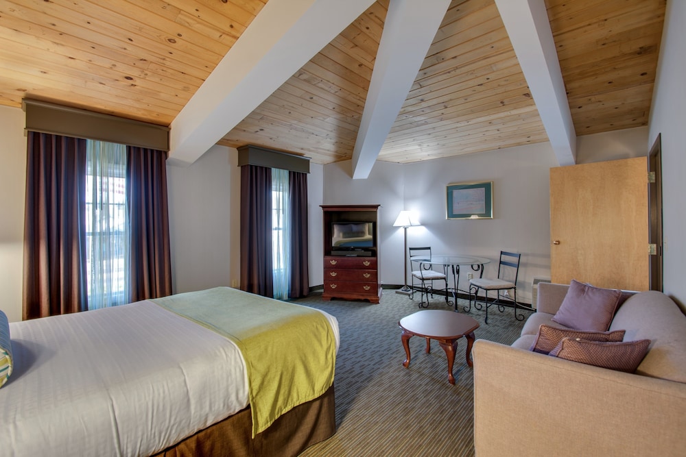 Suite, Multiple Beds, Non Smoking, Refrigerator & Microwave (2nd Floor;Living Room;With Sofabed) - Photo 3
