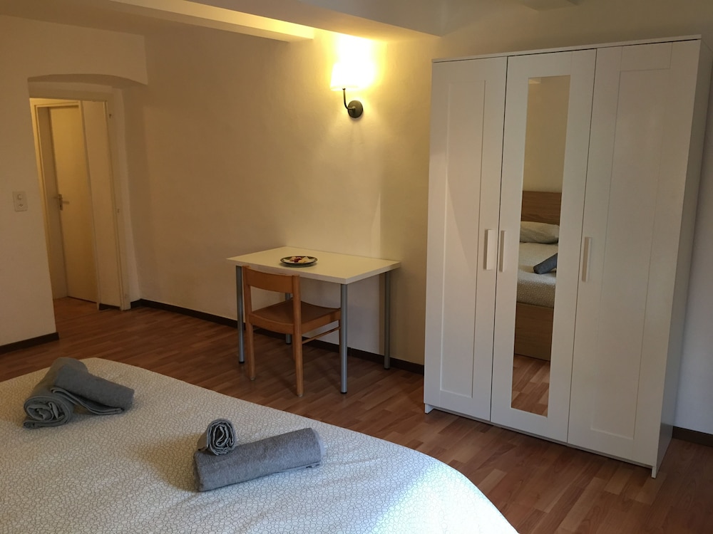Comfort Room, Multiple Beds, Non Smoking photo 3