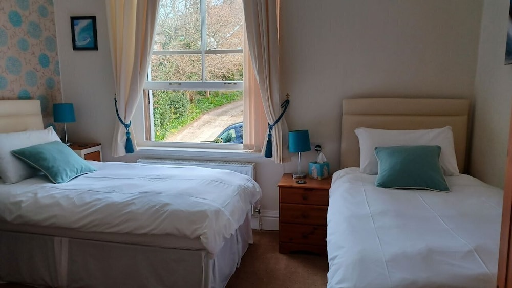 Twin Room, Private Bathroom (Room 4 (Not En-Suite)) photo 2