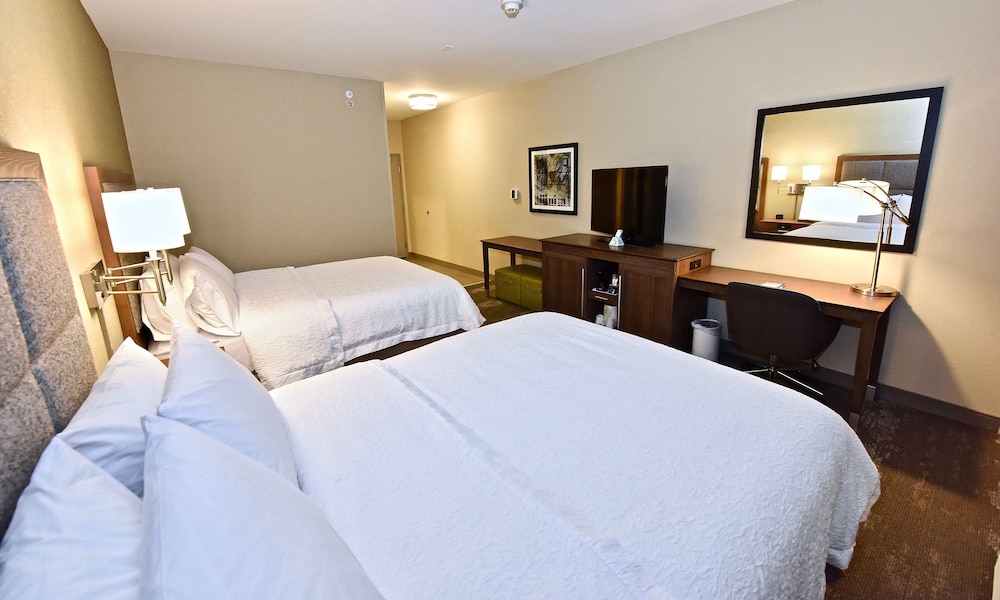 Room, 2 Queen Beds, Accessible, Bathtub photo 1