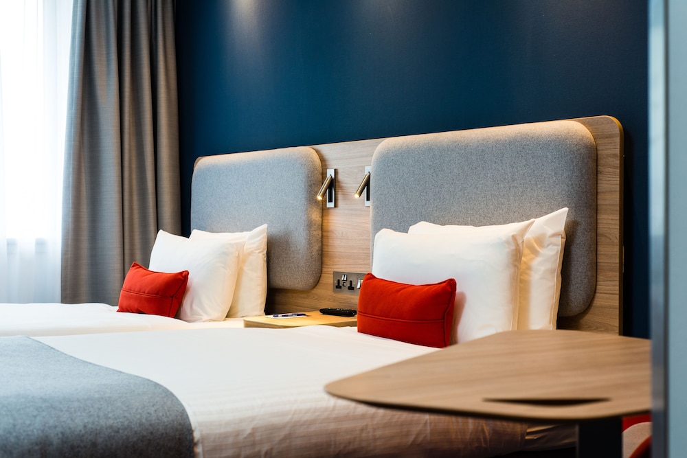Standard Room, 2 Twin Beds (with Free Hot Breakfast) - Photo 5