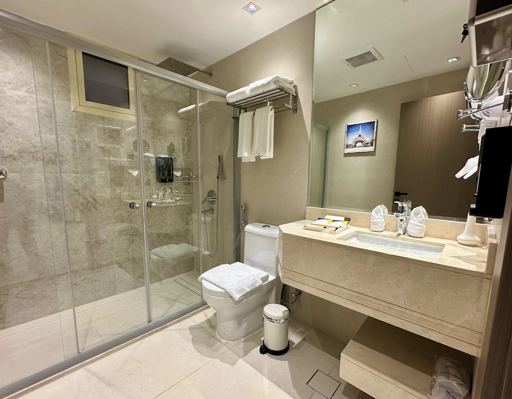 Deluxe Apartment, 3 Bedrooms - Photo 15