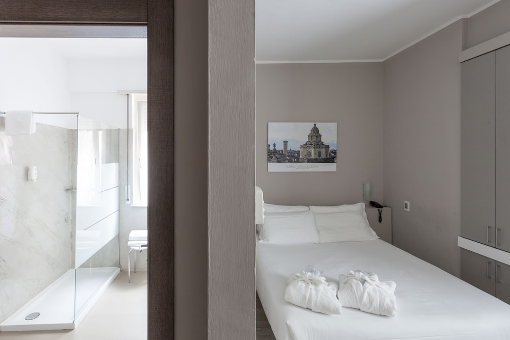 Double or Twin Room - Photo 8