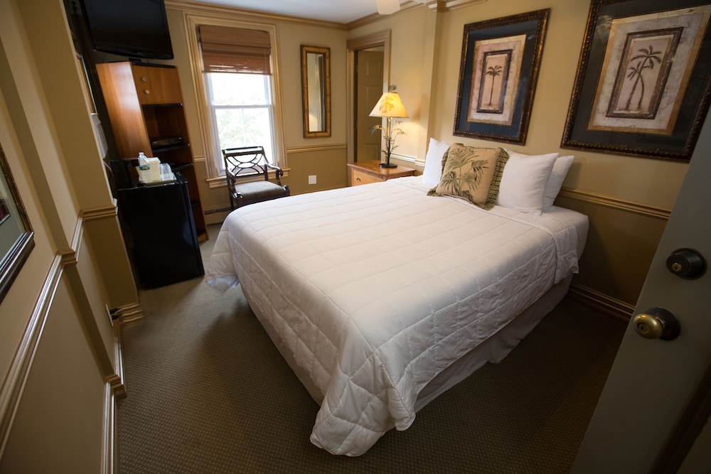 Deluxe Room, 1 Queen Bed, Private Bathroom, Ocean View (Deluxe Queen With Ocean View)
