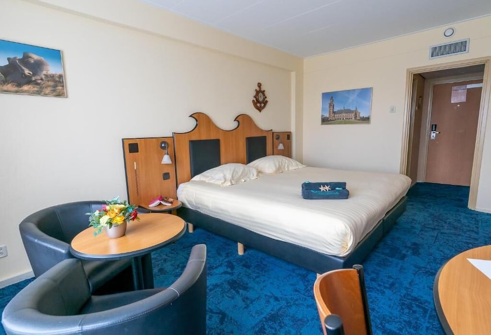 Superior Double or Twin Room, Bathtub