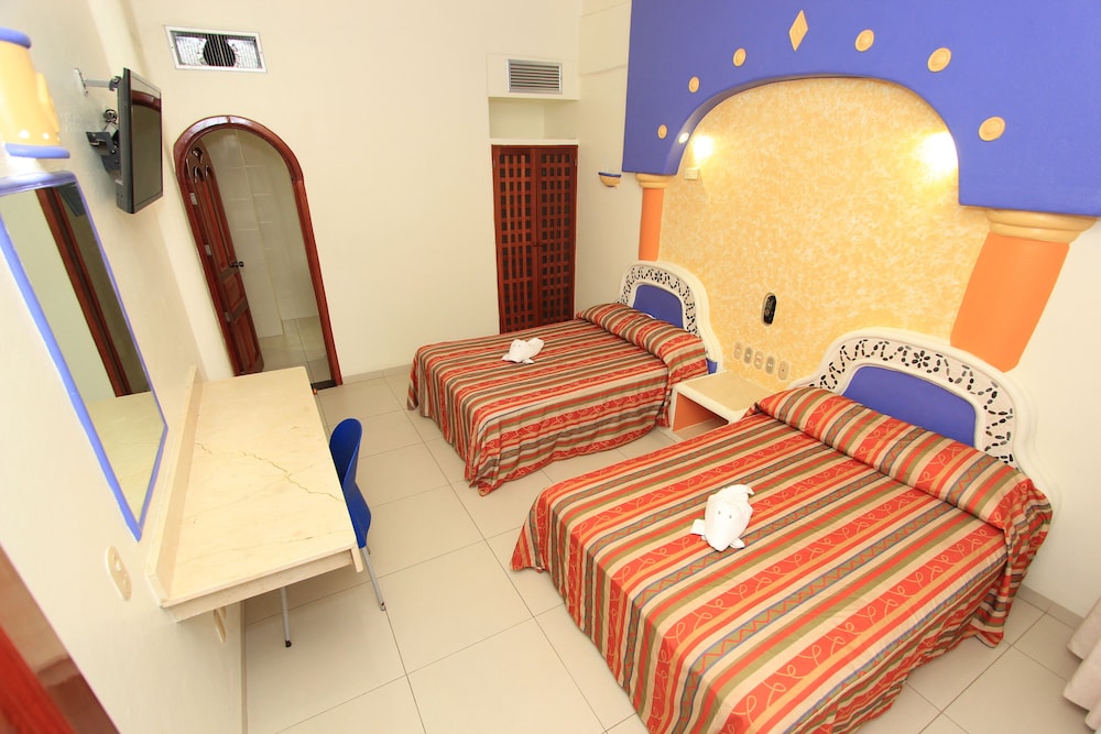 Standard Room, 2 Double Beds photo 3