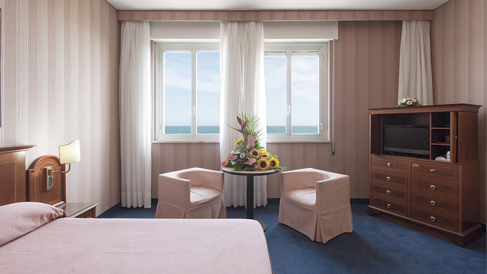 Standard Double or Twin Room, Sea View - Photo 2