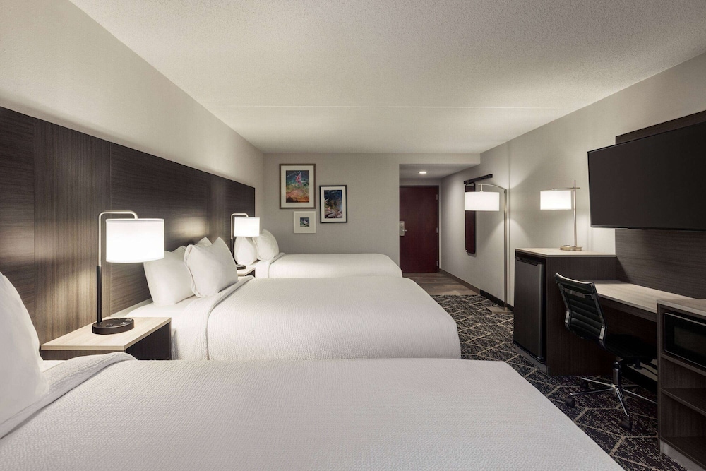 Room, Multiple Beds, Non Smoking - Photo 1