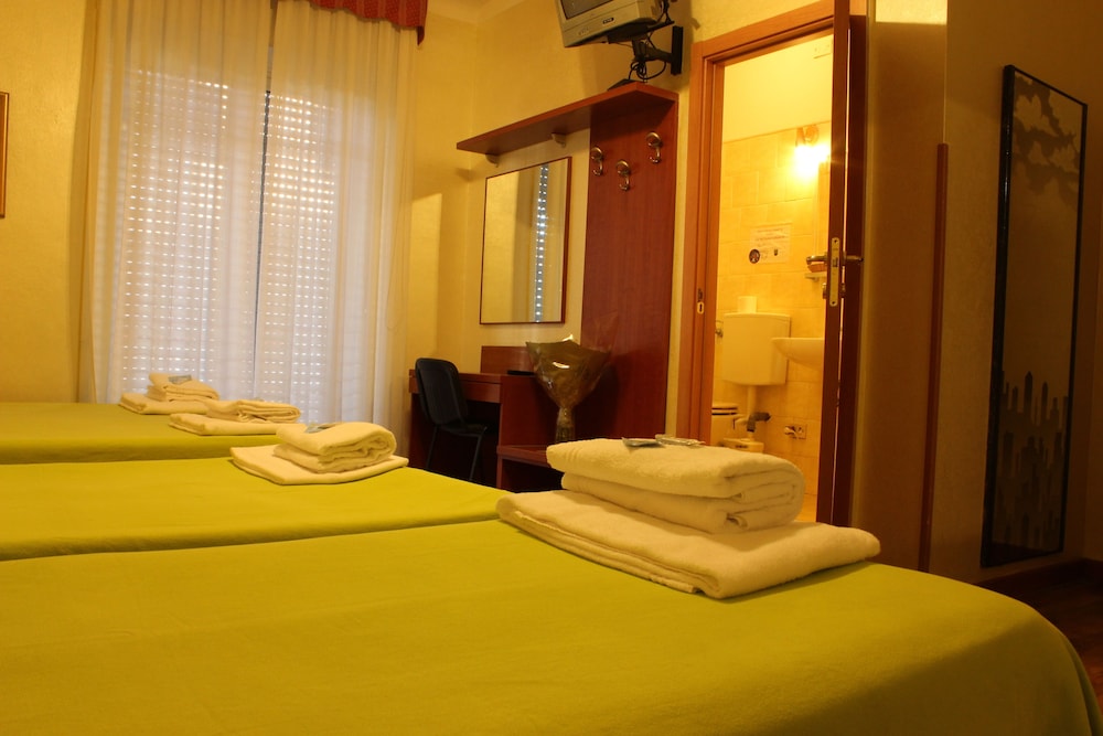Standard Quadruple Room, Private Bathroom