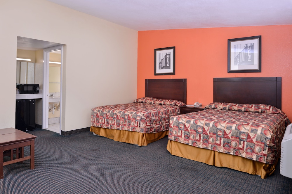 Room, 2 Queen Beds, Non Smoking photo 1