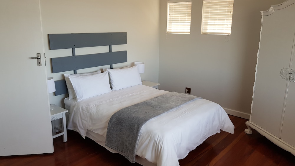 Classic House, 3 Bedrooms, Ocean View, Garden Area photo 2