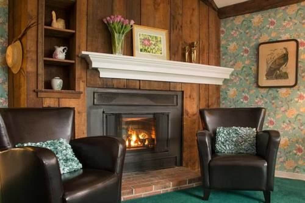 King Fireplace Room photo 1
