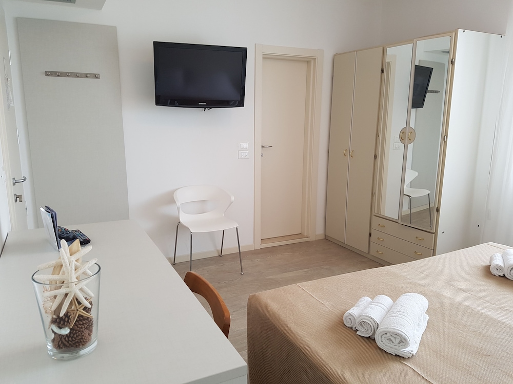 Standard Double Or Twin Room photo 3