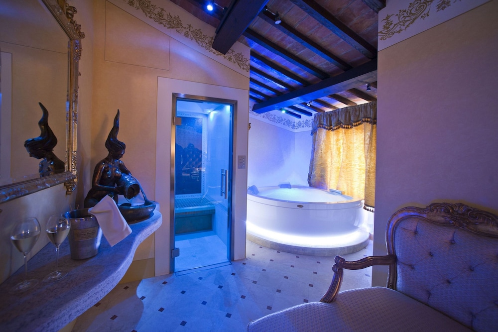 Deluxe Suite (SPA) - Photo 9