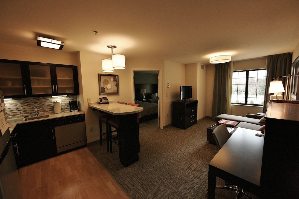 Suite, 2 Bedrooms, Kitchen - Photo 14