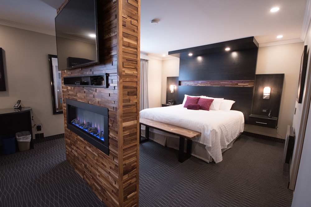 Presidential Suite, 1 King Bed, Jetted Tub (Multi-Jet shower) photo 1