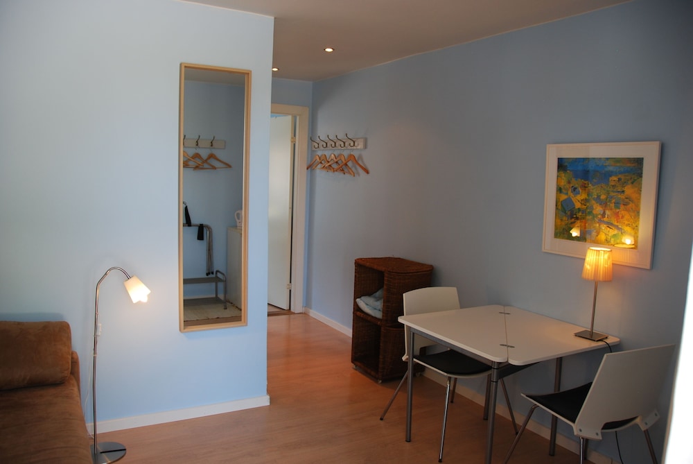 Family Room, 2 Bedrooms, Private Bathroom, Courtyard View photo 1