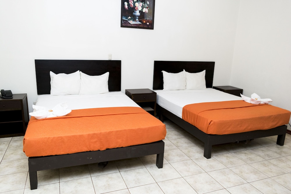 Standard 2 Queen Beds - No Window photo 3