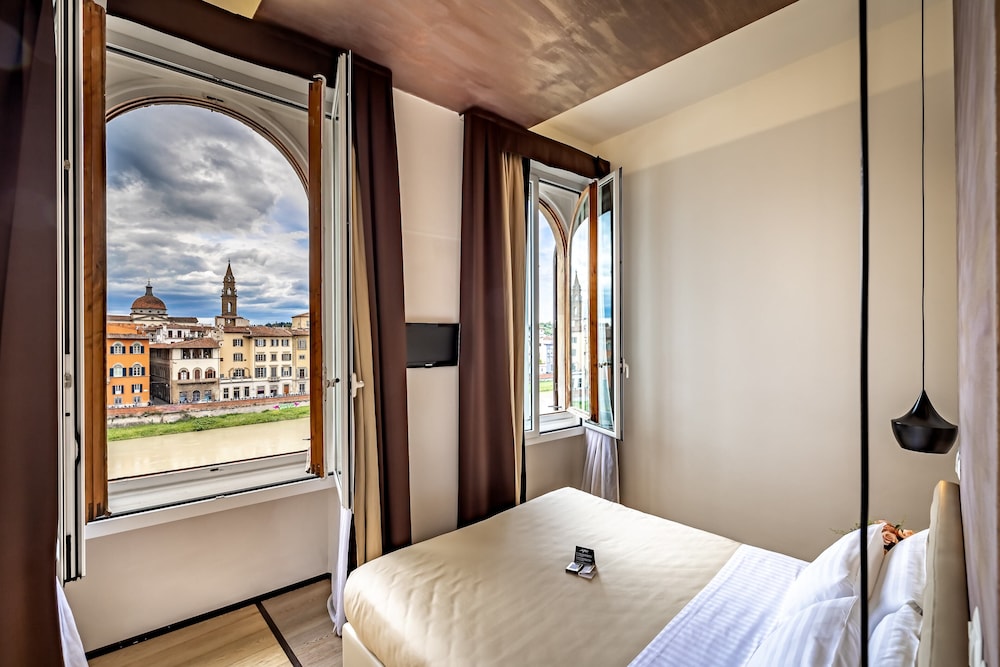 Suite, River View photo 2