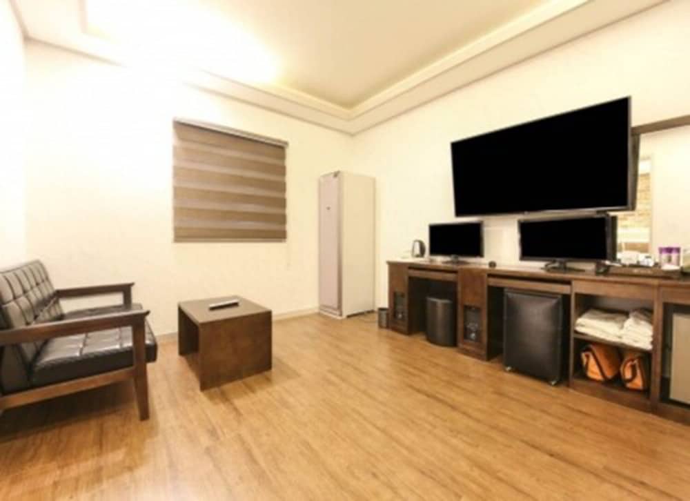 Suite, 1 Bedroom (No Breakfast on Weekend&Holiday) photo 2