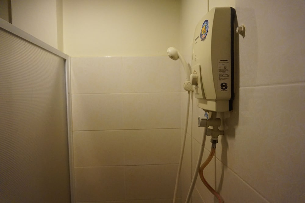Standard Twin Bed - Aircon Room photo 2