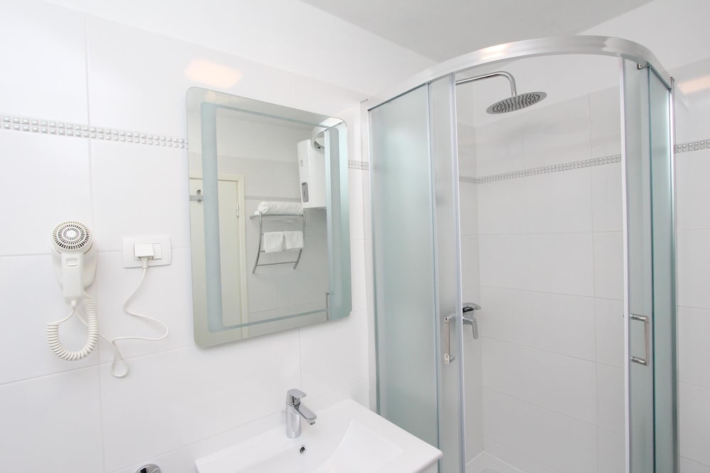 Apartment, 2 Bedrooms - Photo 9