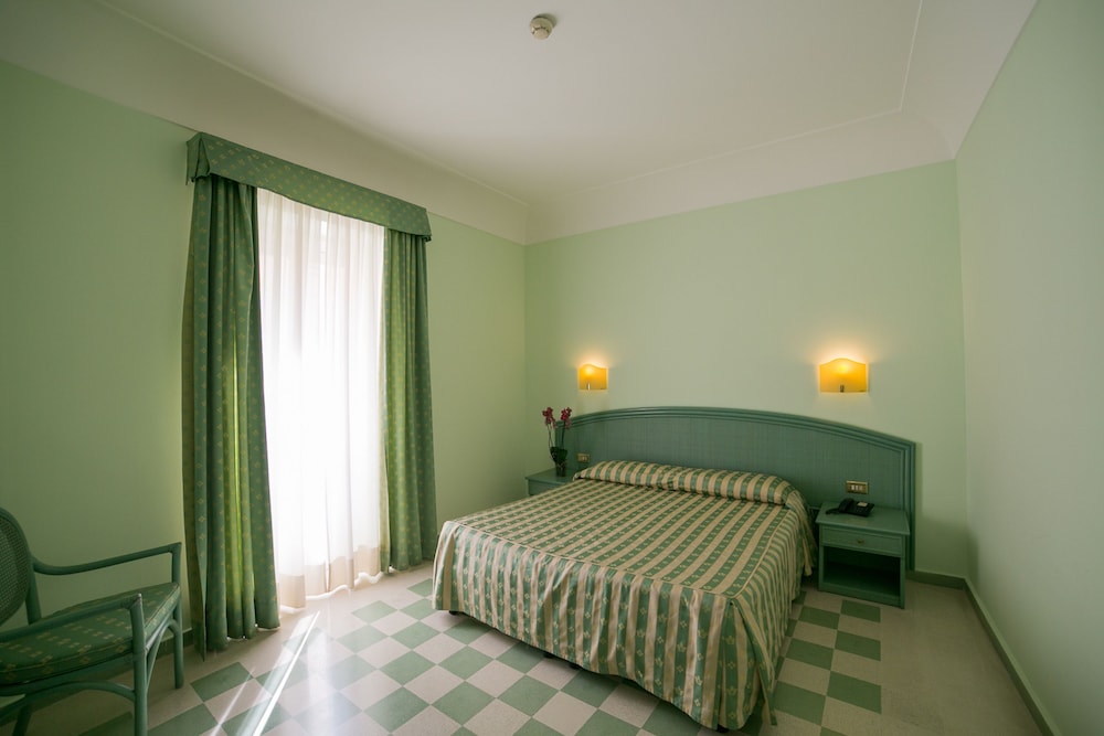 Standard Room photo 2