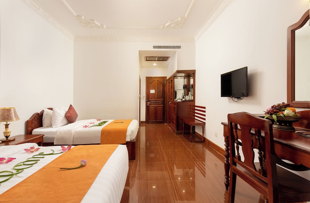 Family Room, City View photo 2