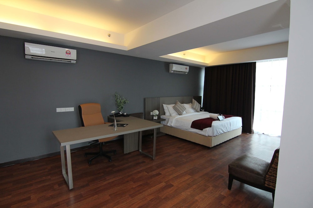 Executive Deluxe Suite - Photo 2