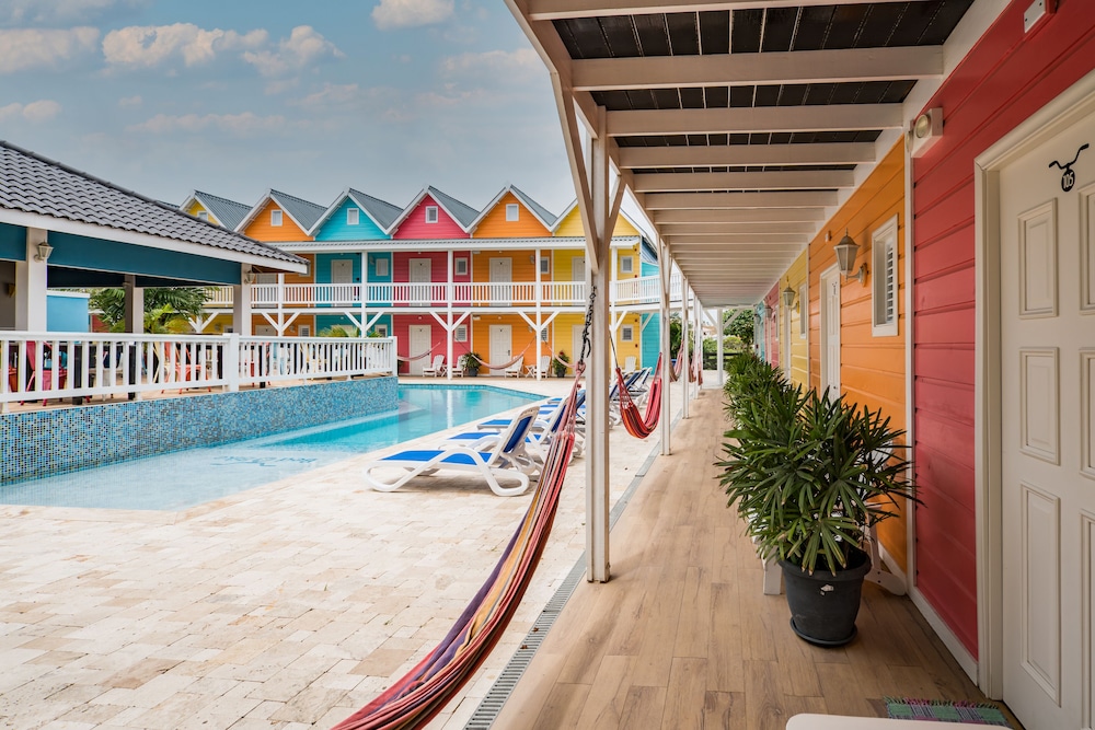 Economy Shared Dormitory, Mixed Dorm, Non Smoking, Poolside, photo 6