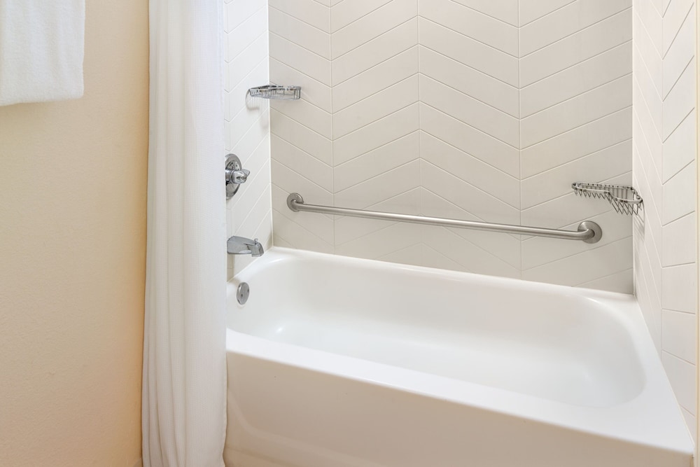 Room, 2 Queen Beds - Photo 8