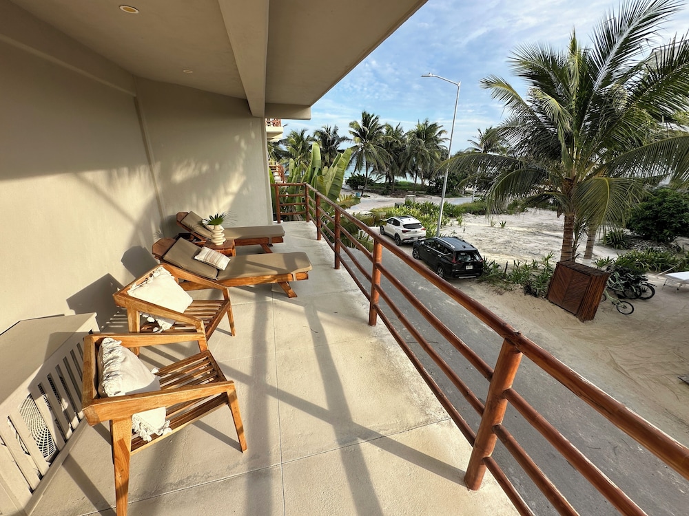 Suite - Photo 13