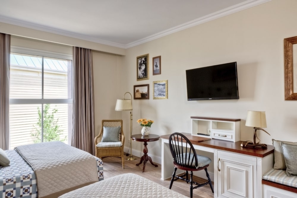 Superior Room Callaghan, 3 adults & 1 child (Port Aventura tickets & 1 Ferrari Land ticket)