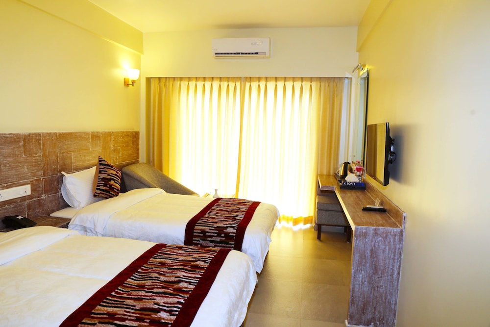 Deluxe Twin Room with Balcony photo 3