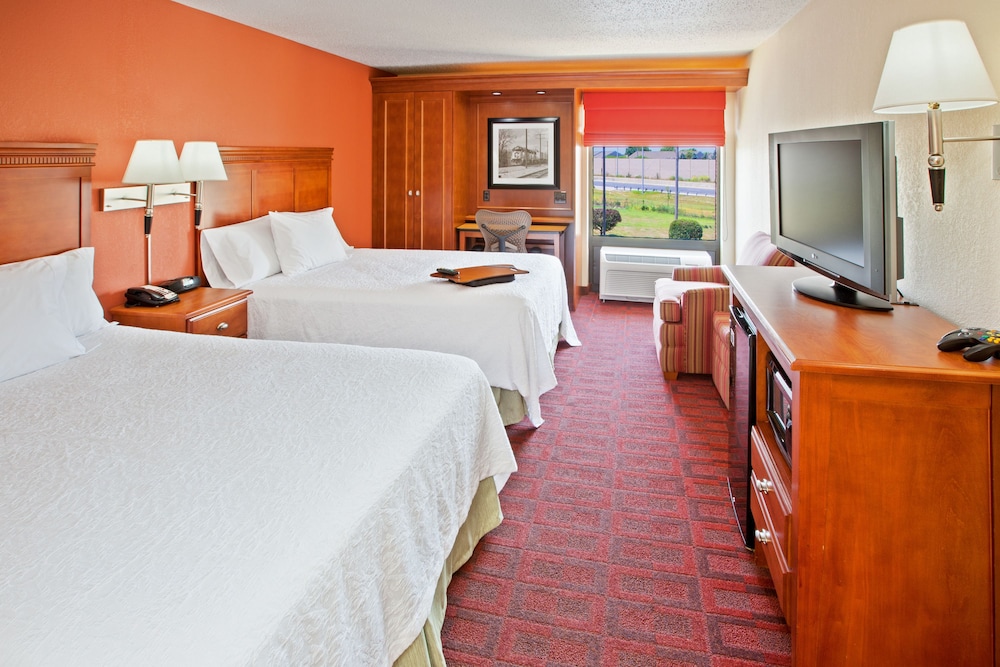 Room, 2 Queen Beds, Accessible, Non Smoking - Photo 5