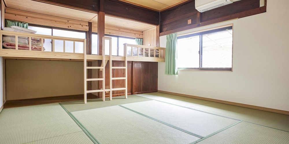 Basic House photo 2