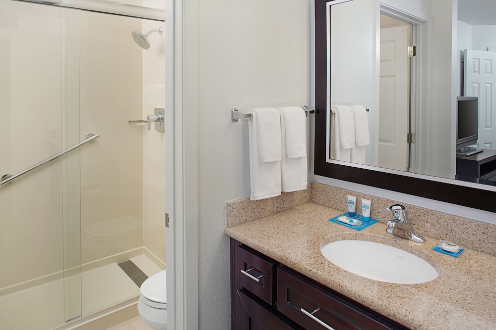 Two Bedroom King/Queen Suite - Photo 4
