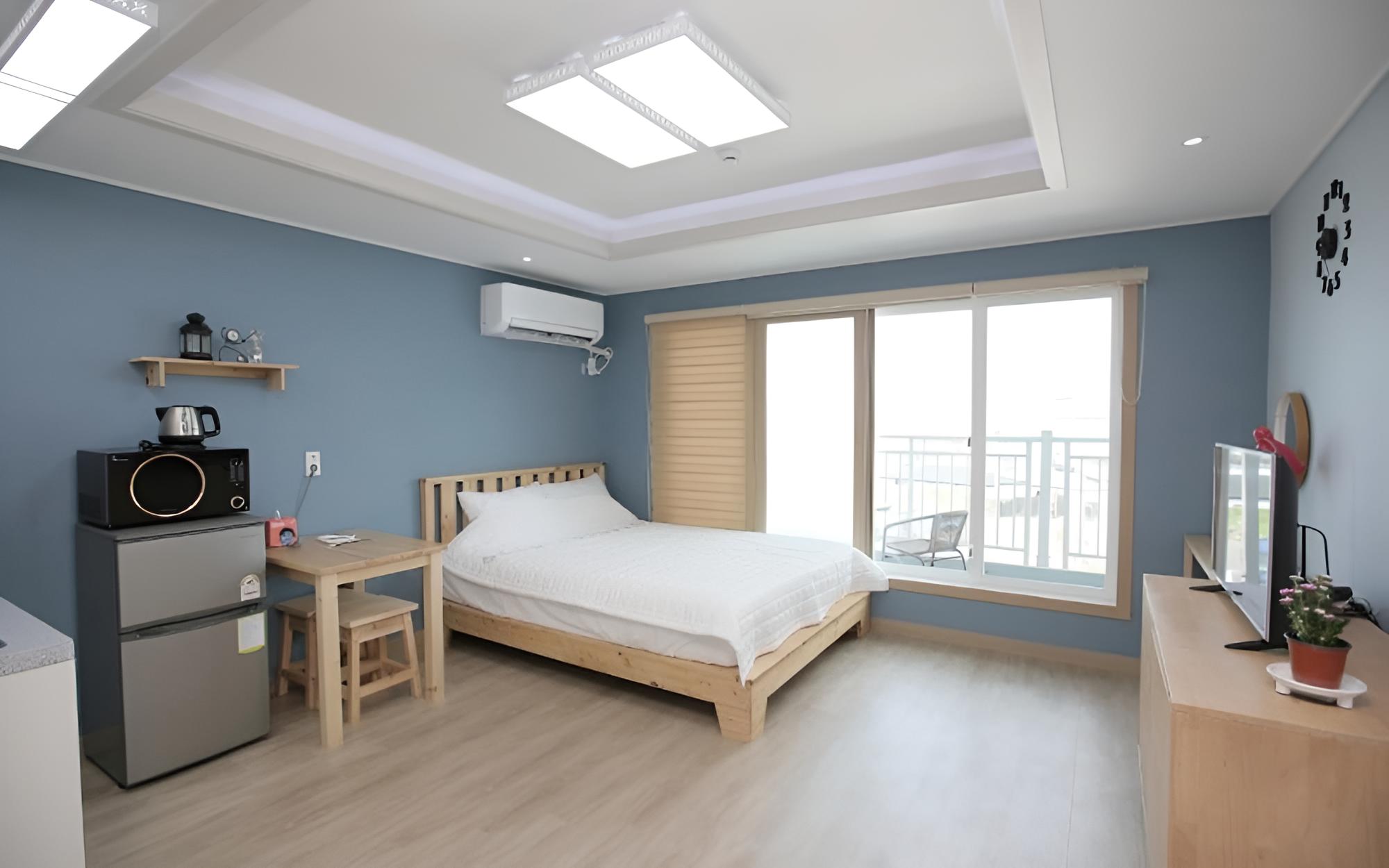 Room (Room 201 (Ocean View)) photo 2