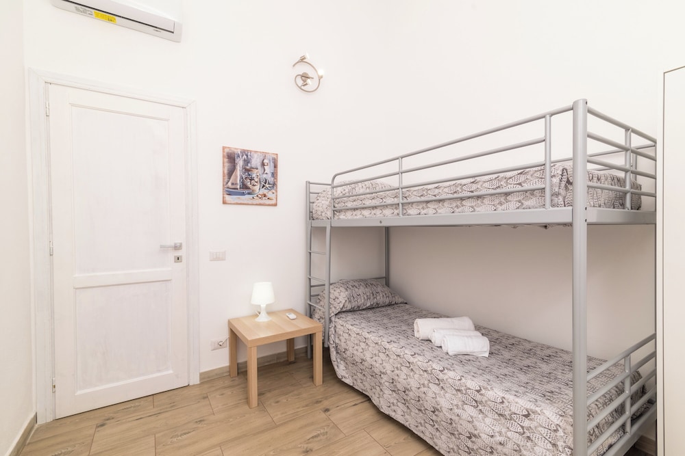 Family Apartment, Multiple Bedrooms (Dimora Oleandro 50m From Beach)